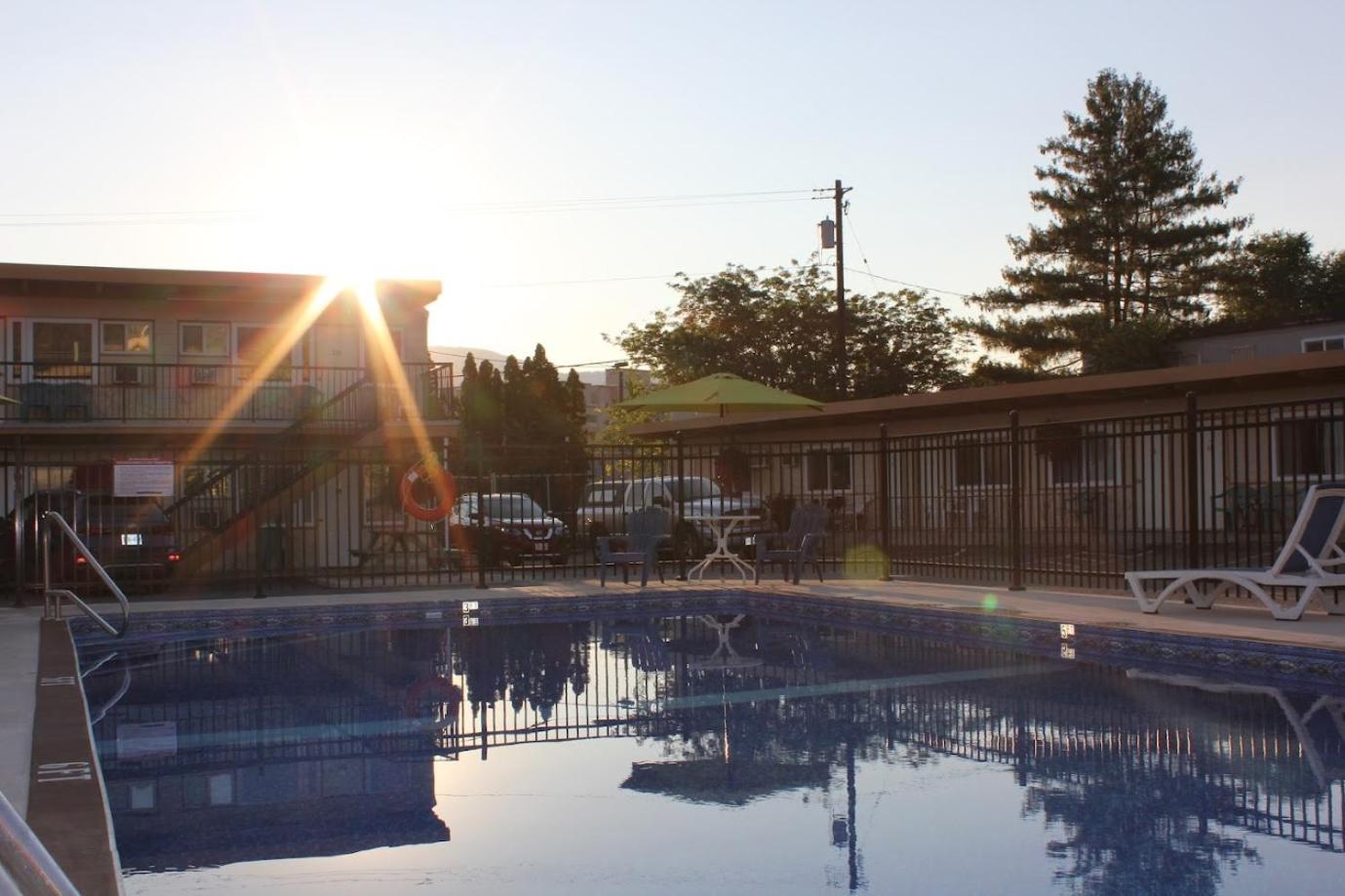 Flamingo Motel Penticton Esterno foto