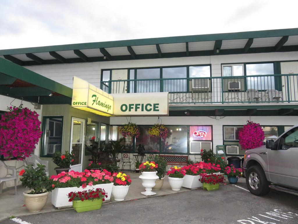 Flamingo Motel Penticton Esterno foto