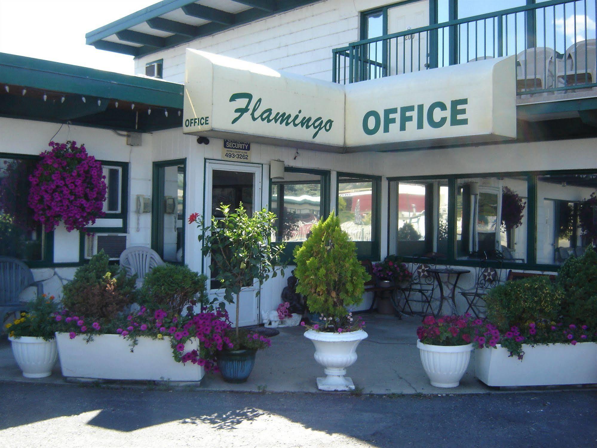 Flamingo Motel Penticton Esterno foto