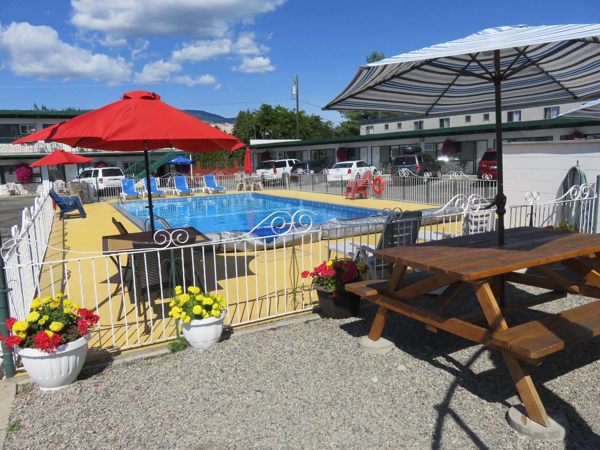 Flamingo Motel Penticton Esterno foto