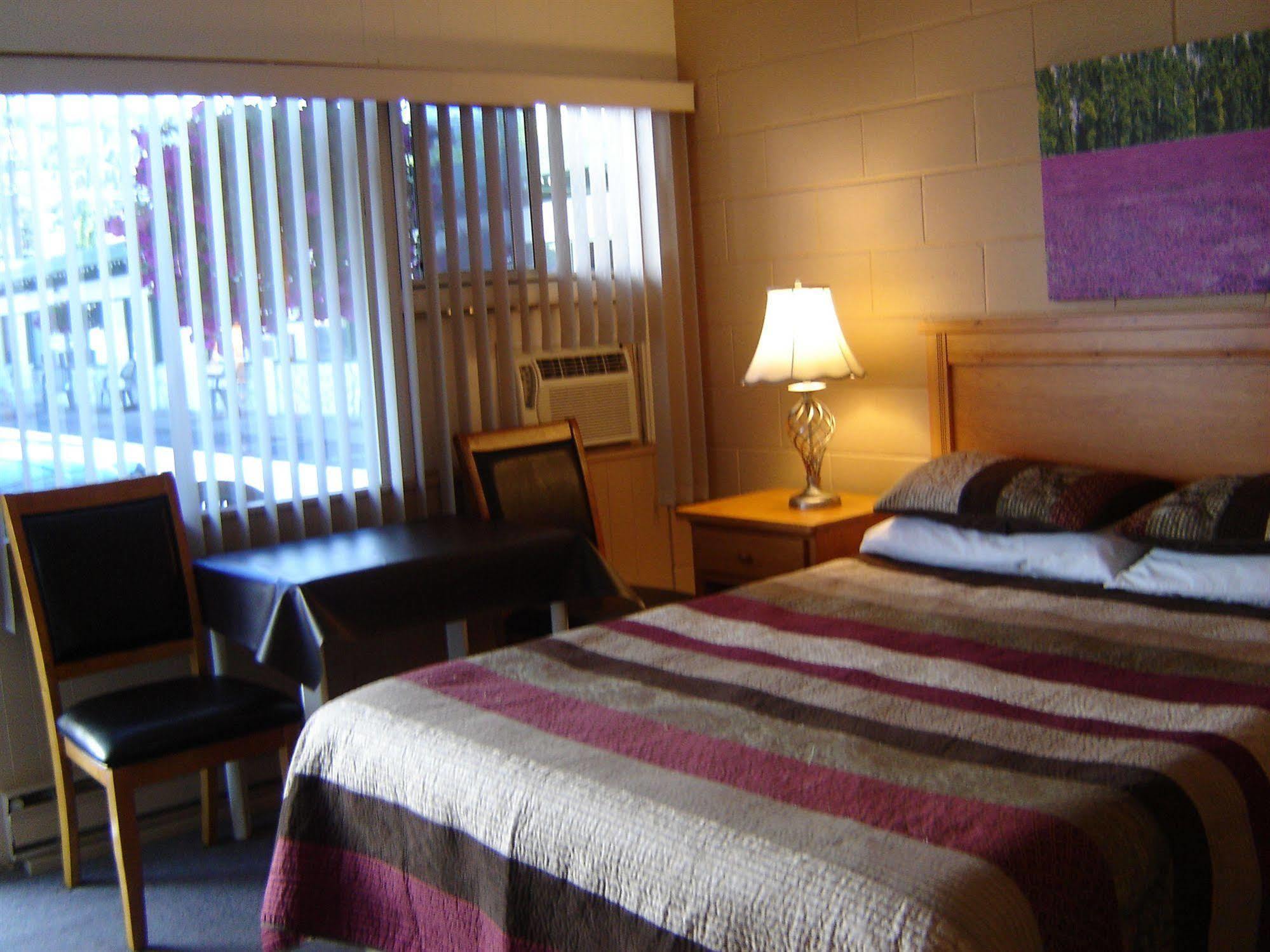 Flamingo Motel Penticton Esterno foto