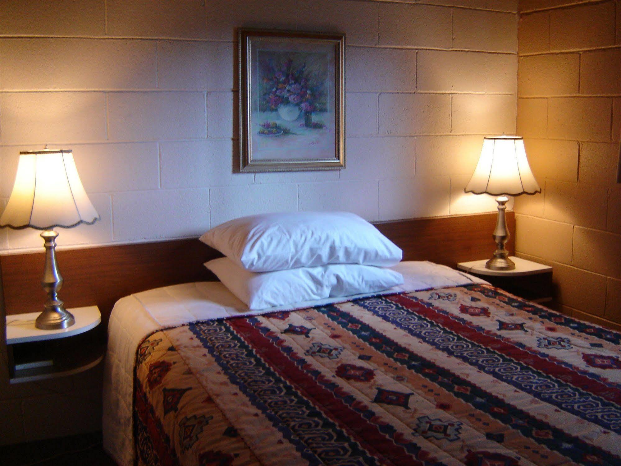 Flamingo Motel Penticton Esterno foto